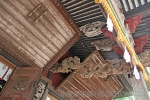 産泰神社 拝殿に配された精緻な彫刻の様子