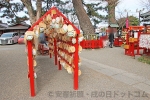 鴻神社 絵馬掛けトンネルと多くの安産絵馬の様子（その1）