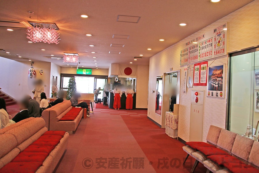 千葉神社 参集殿内の待合スペースの様子