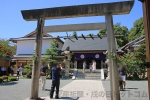塩竈神社 拝殿・本殿とその前にある鳥居の様子