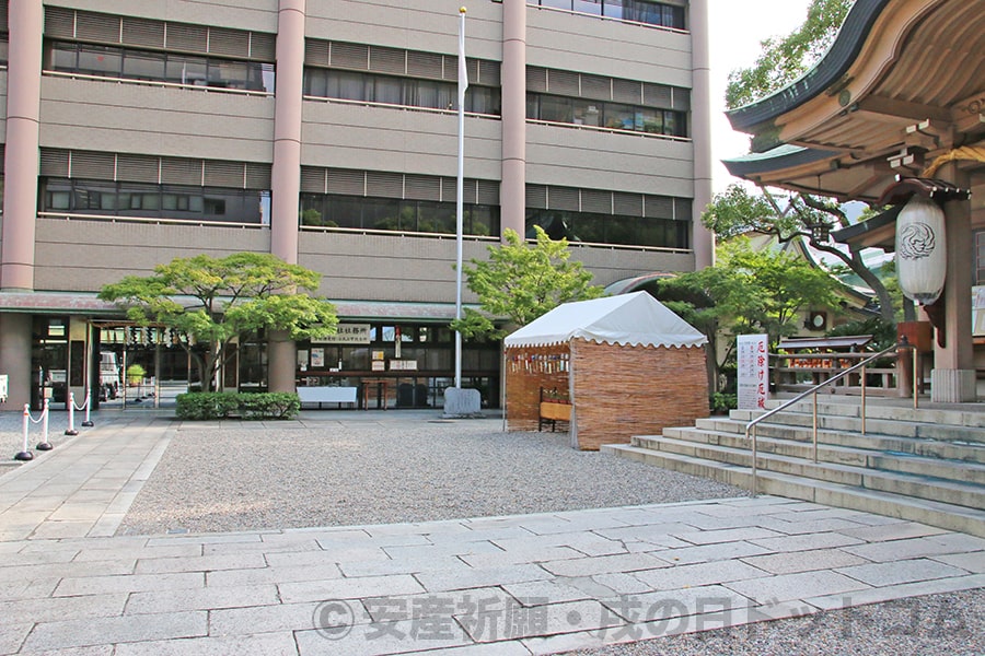 坐摩神社 境内社務所および大阪府神社庁などが入ったビルの様子