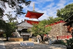 中山寺 大願塔と「参拝記念」の看板の様子
