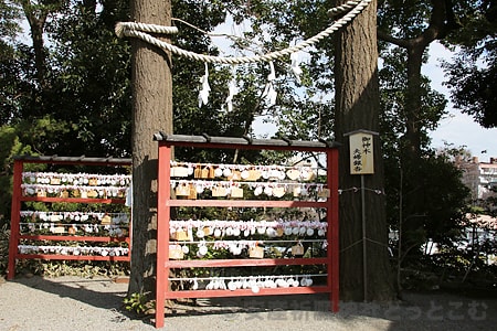 多摩川浅間神社 絵馬掛けの様子