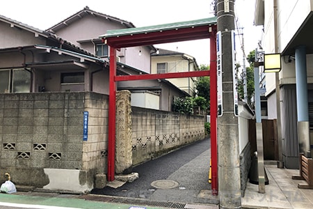 居木神社 表参道側の境内入口の様子