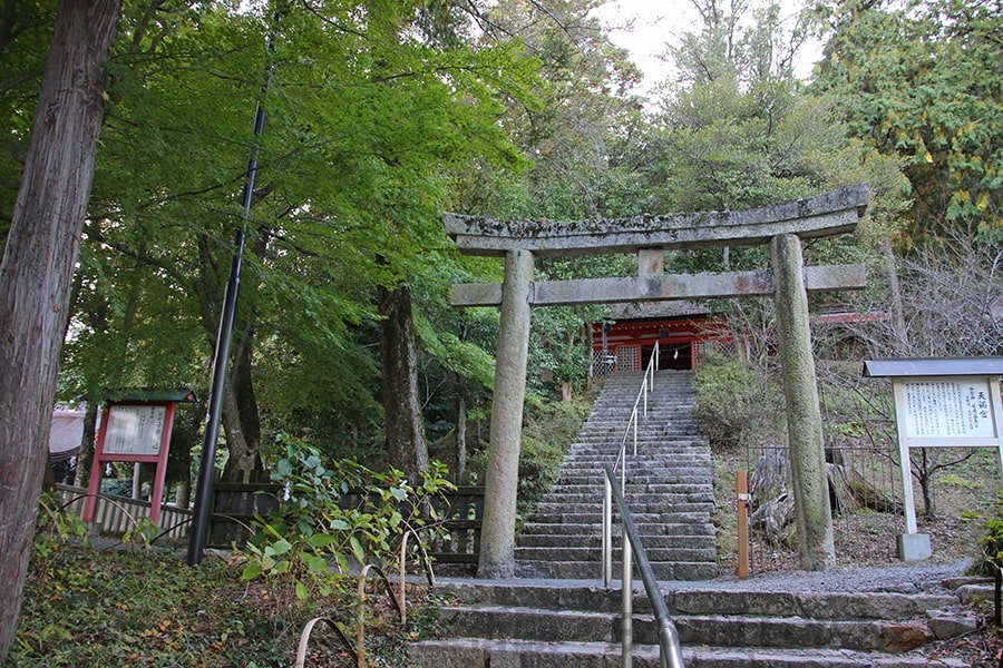 吉備津彦神社 子安神社社殿への階段の様子