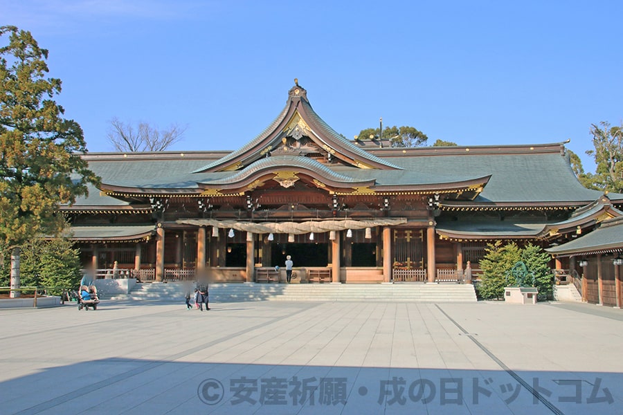 寒川神社 御本殿前の広場の様子